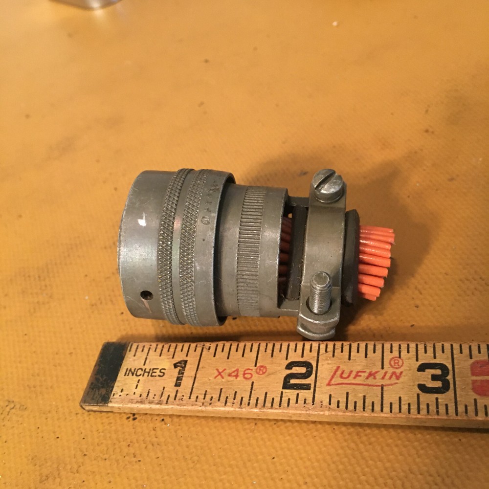 Amphenol PTO3A-18-32S Connector