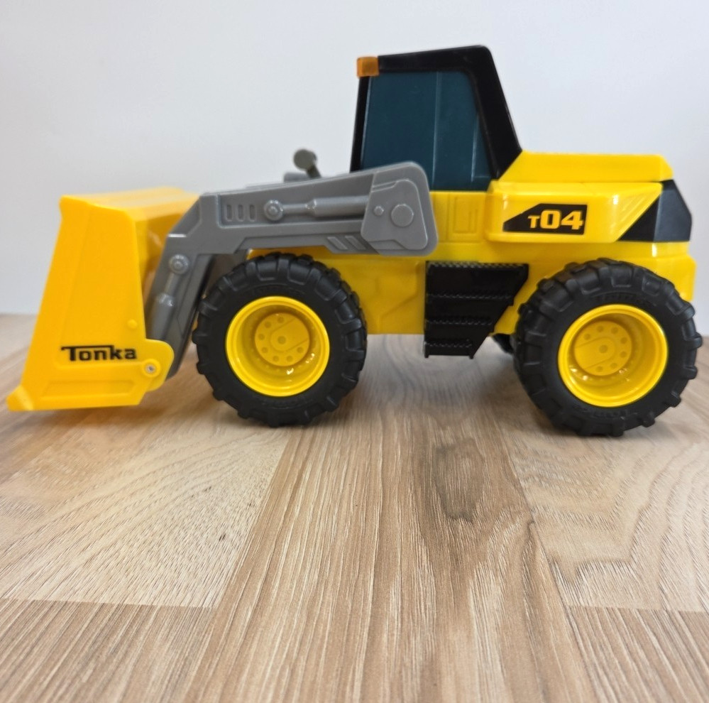 Tonka T04 Construction Front End Loader Excavator 2018 Hasbro Engine Start Sound