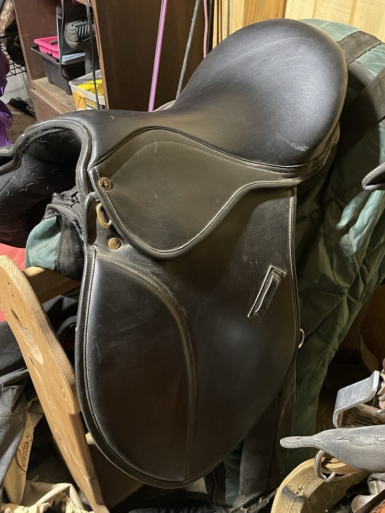 Rivera English Riding Saddle - 15.5”