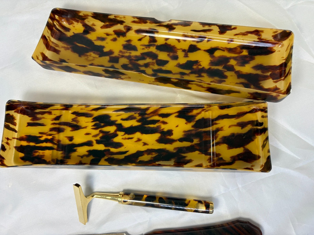 Vintage Tortoise Shell Razor Handle and Case