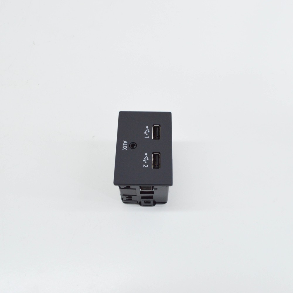NEW AUDI A3 8V EXTERNAL AUDIO SOURCE CONNECTOR 81A035726