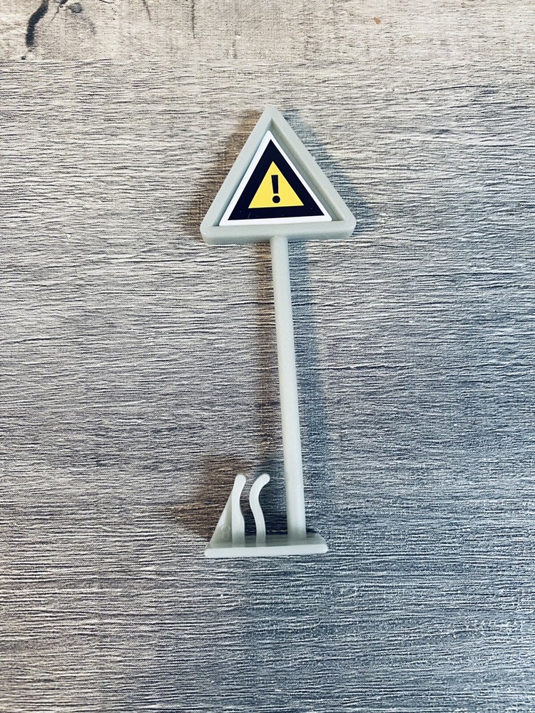 6 Plastic Miniature Road Signs