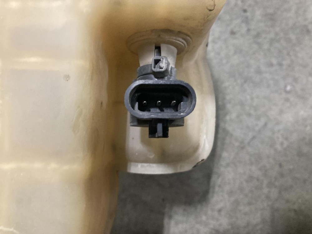 2012-2022 Peterbilt 579 Radiator Overflow Bottle - Used
