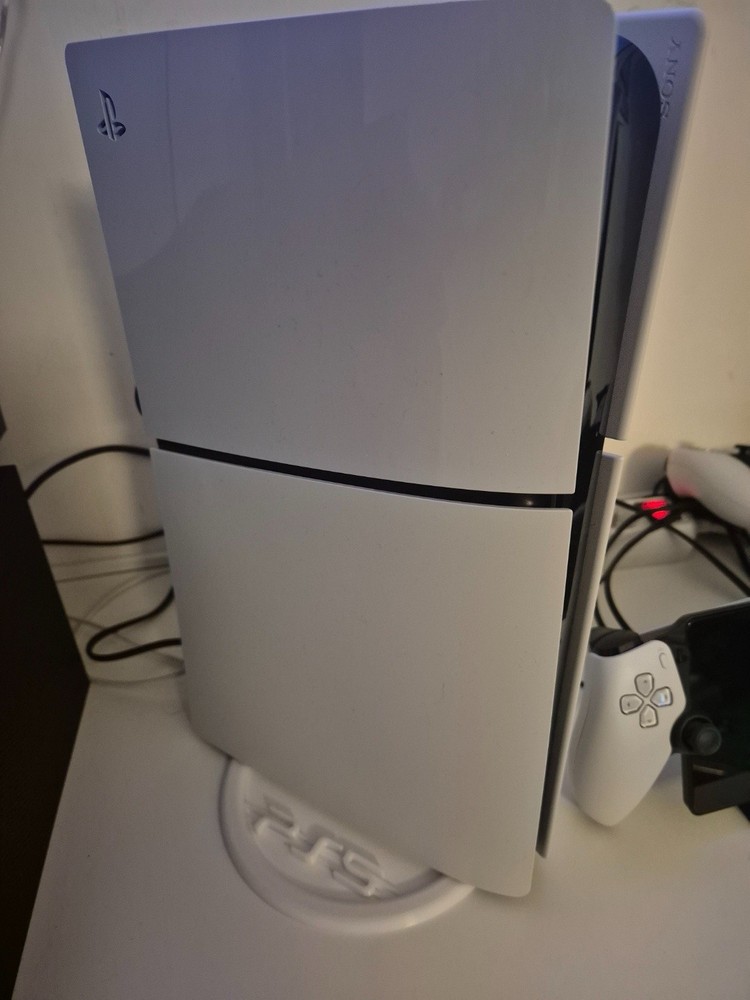 Vertical stand PS5 slim white
