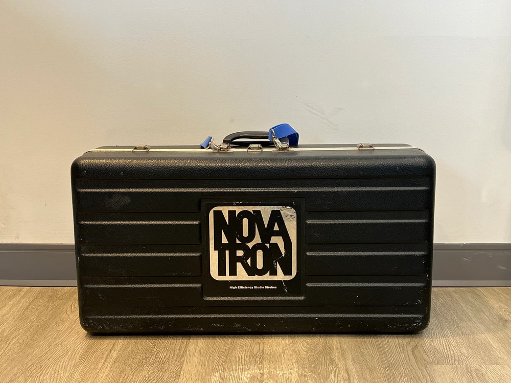 Used Novatron (3) Flash Head Lighting Kit w/Powerpack & Case