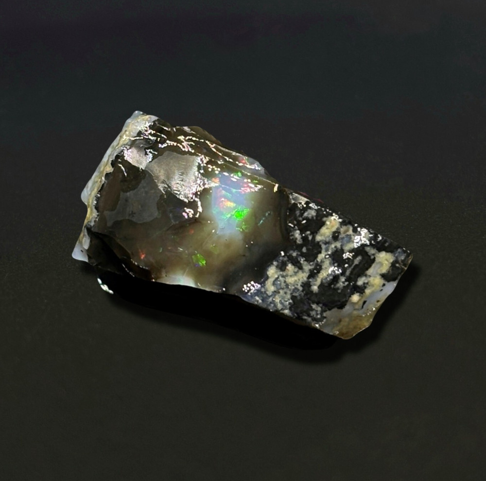 Single Fine Grade Black Nevada Opal Stone Cutter