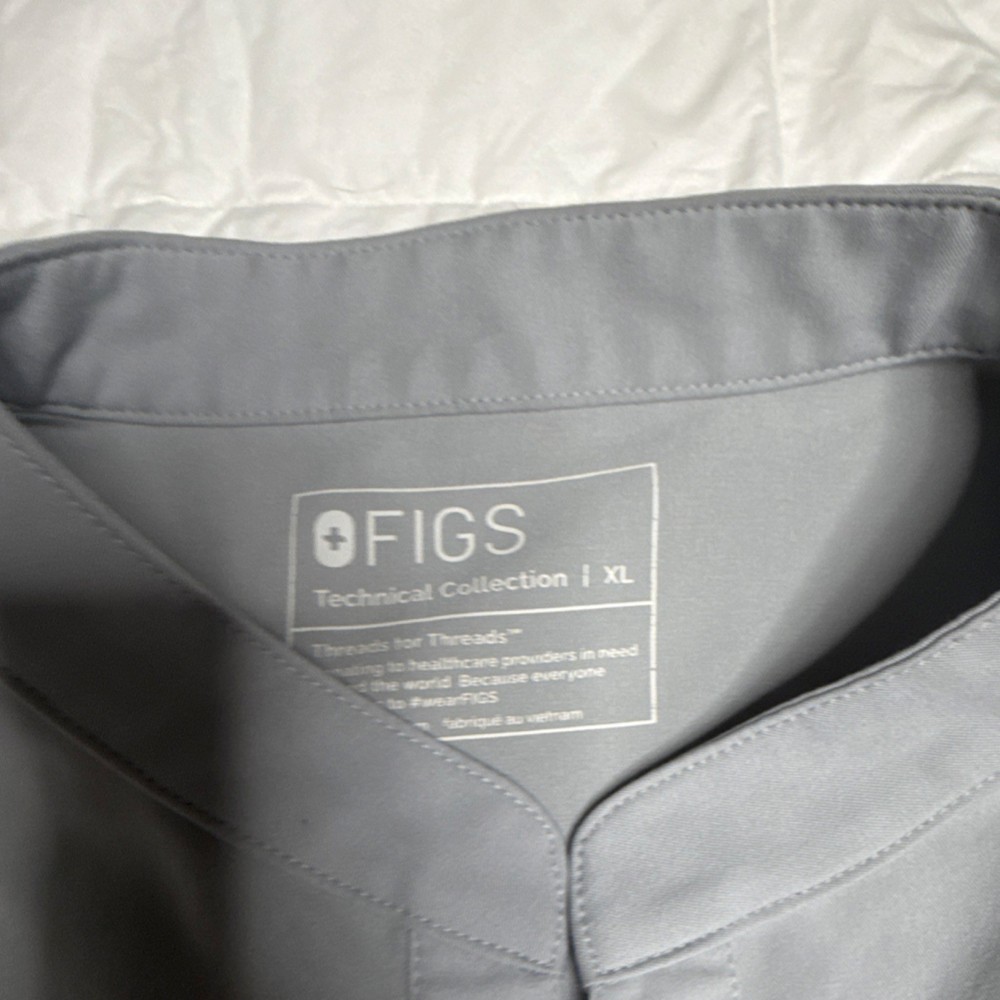FIGS Technical Collection Gray Solid Sleeveless Scrub Top XL Unisex