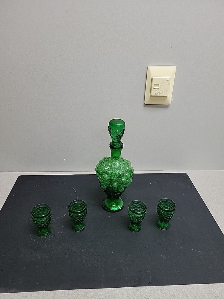 Green Grape Pattern Bottle/Decanter with 4 Shot Glasses