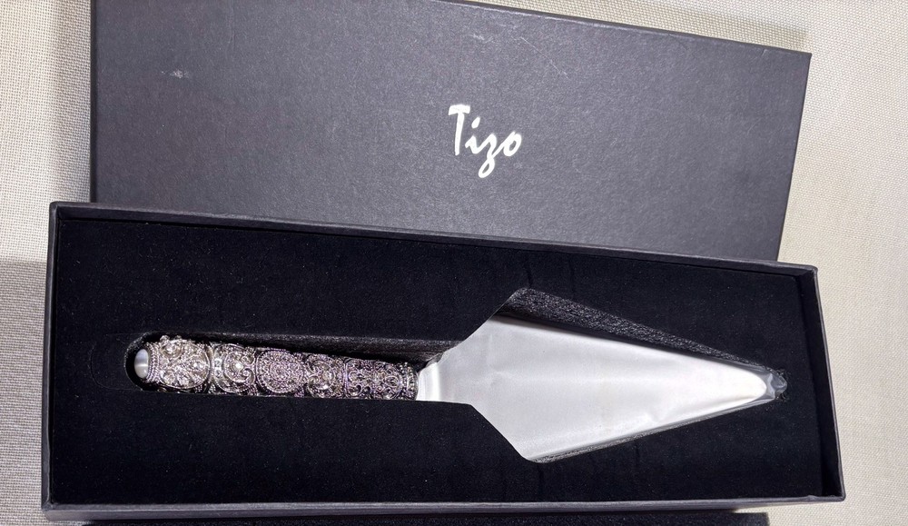Tizo Jeweled Handle Pie Server