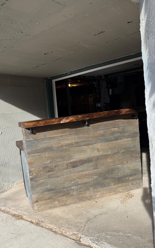 Bar/ Desk