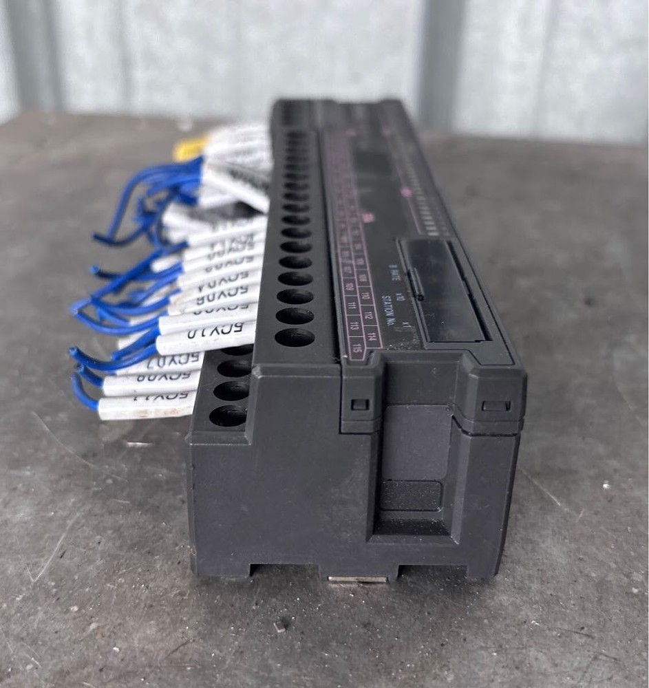 KEYENCE KV-RC32BT PLC Screw Terminal Transistor Output Module USED