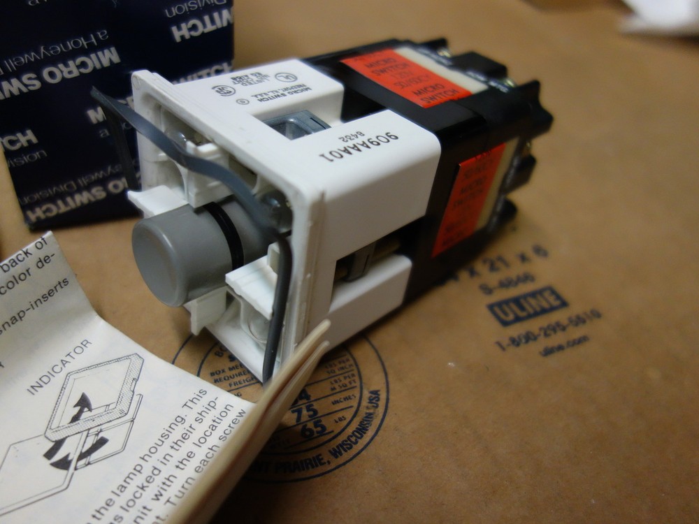 Honeywell Micro Switch 909AAA01 * NEW