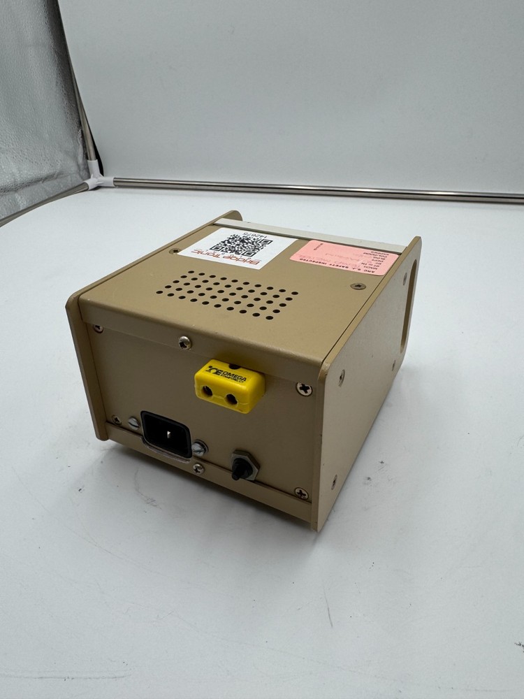 Omega 199 Digital Temperature Meter