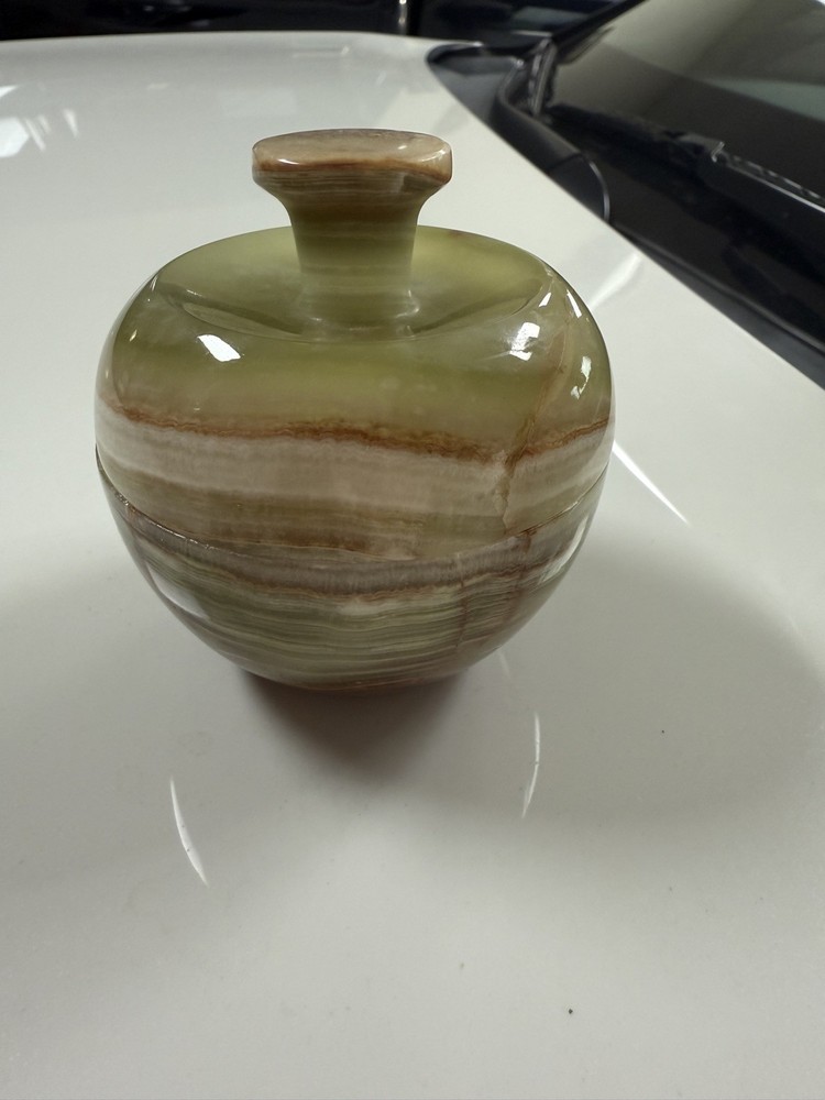Onyx Apple Jar 4” – Hand-Carved Stone Decorative Container