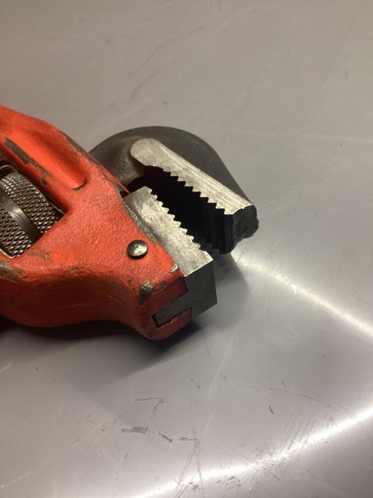 Ridgid Tools 18” Heavy Duty 90° Offset Pipe Wrench NOTE Hook Jaw Has Chipped End