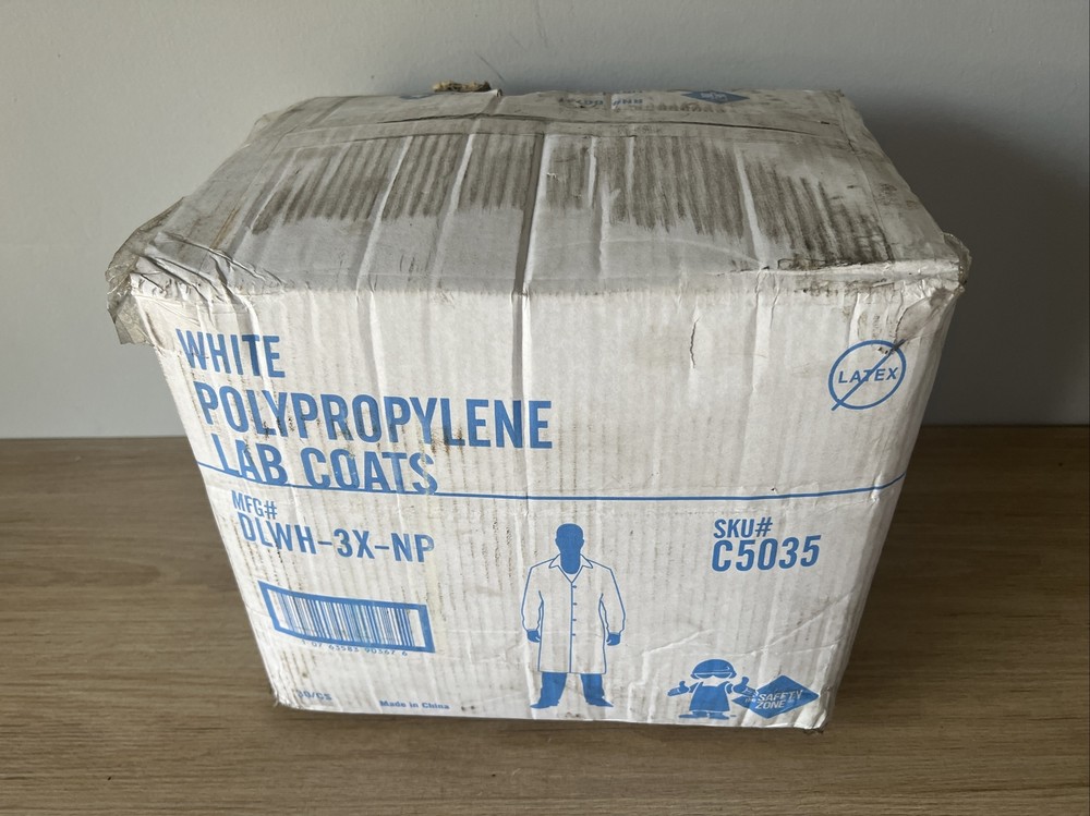 CleanPro Disposable Polypropylene Snap Close Lab Coats Elastic Wrists (30 Pack)