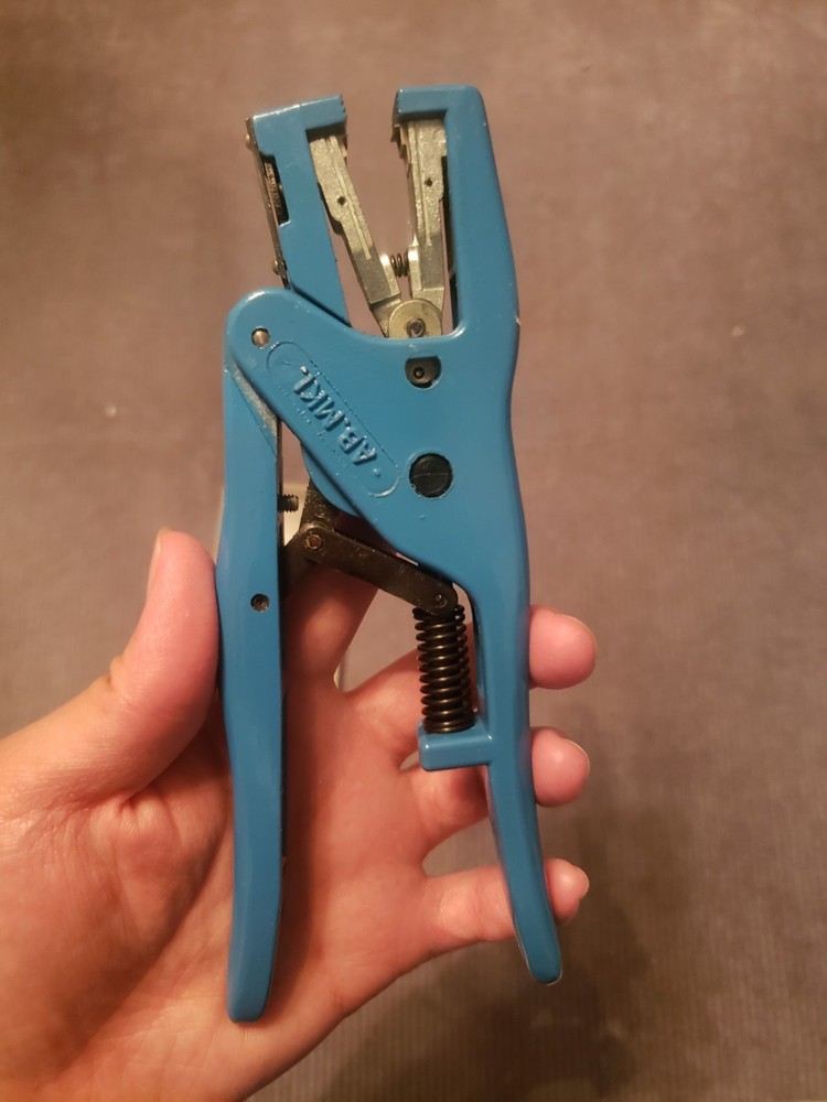 VINTAGE THOMAS & BETTS ABMK-1 Self Adjusting Wire Stripper