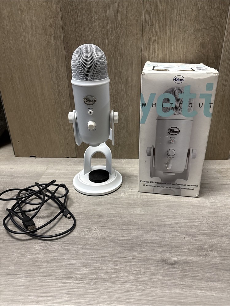 Logitech for Creators Blue Yeti USB Microphone for PC, Podcast, Gaming