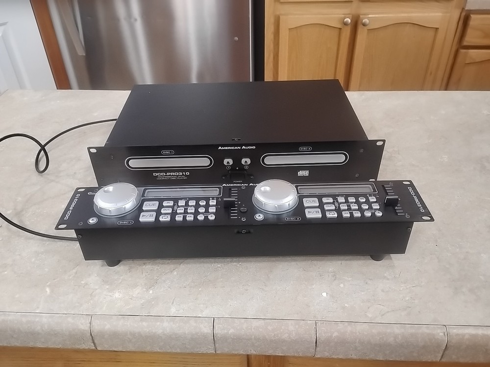 American Audio dcd-pro310 Professional Dj Controller & Dual Cd Player + Cable
