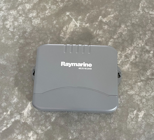 Raymarine AIS 250 E03015
