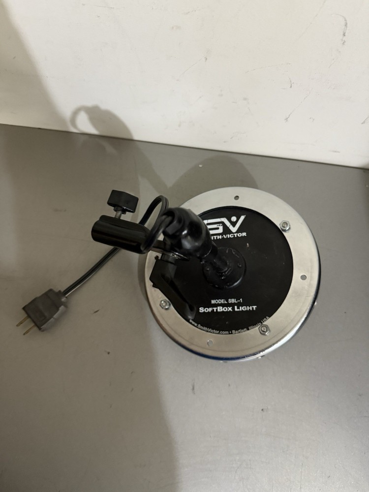 Smith-Victor SBL-1 Softbox Continuous Lighting AC-Powered Black Silver