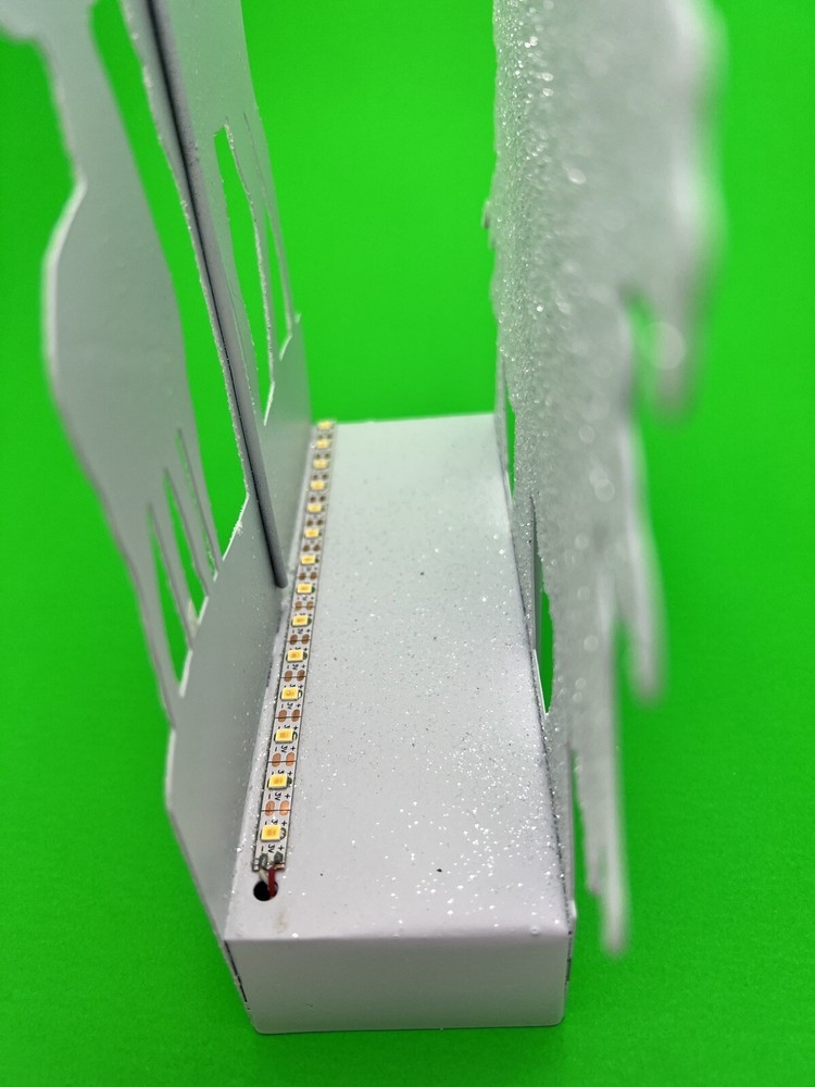 Metal white Lighted Winter Scene Decor Tabletop Cracker Barrel Exclusive