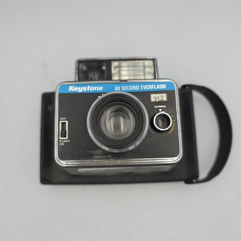VINTAGE KEYSTONE 60 SECOND EVERFLASH CAMERA Model 800 UNTESTED Black & White