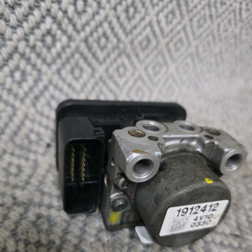 2015 HONDA CB 650F ABS PUMP.