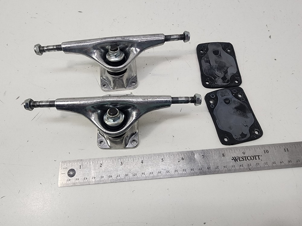 GENARIC Skateboard Trucks Pair 7.5"