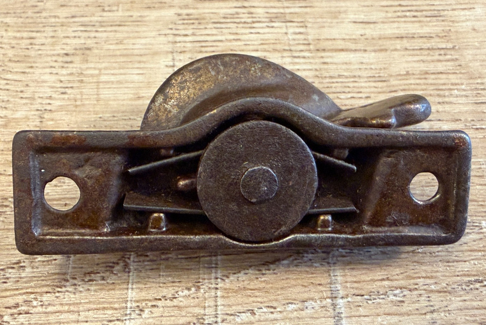 VINTAGE METAL SASH LOCK SASH WINDOW LOCK WITH KEEP