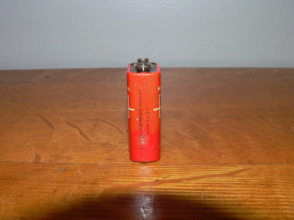 Vintage Eveready Energizer 9 Volt Transistor Battery, Display Only (Non-Working)