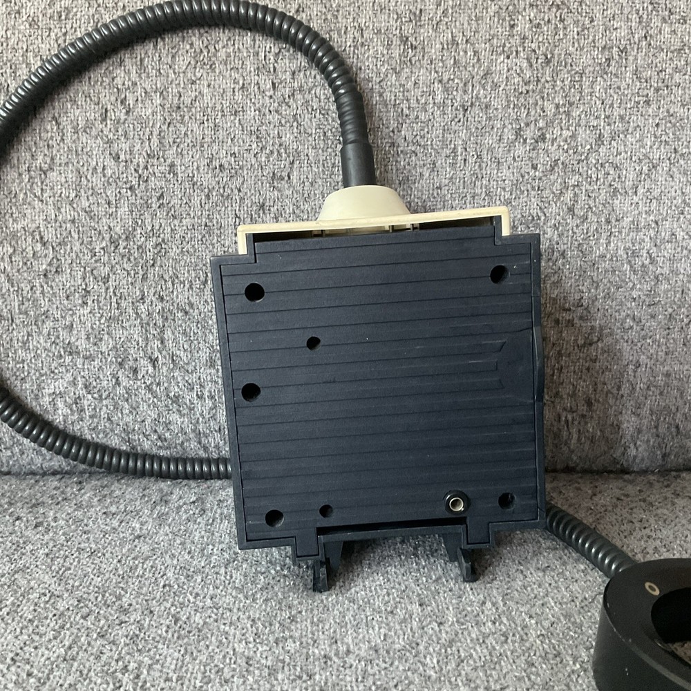 Leica Microsystems Leica L2 Cross Line Halogen Cold Light Source