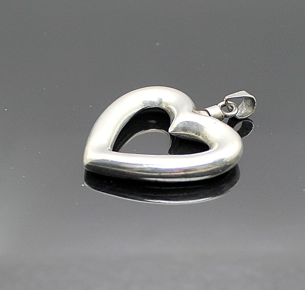 VINTAGE HOLLOW SOLID OPEN HEART STERLING SILVER PENDANT MEXICO