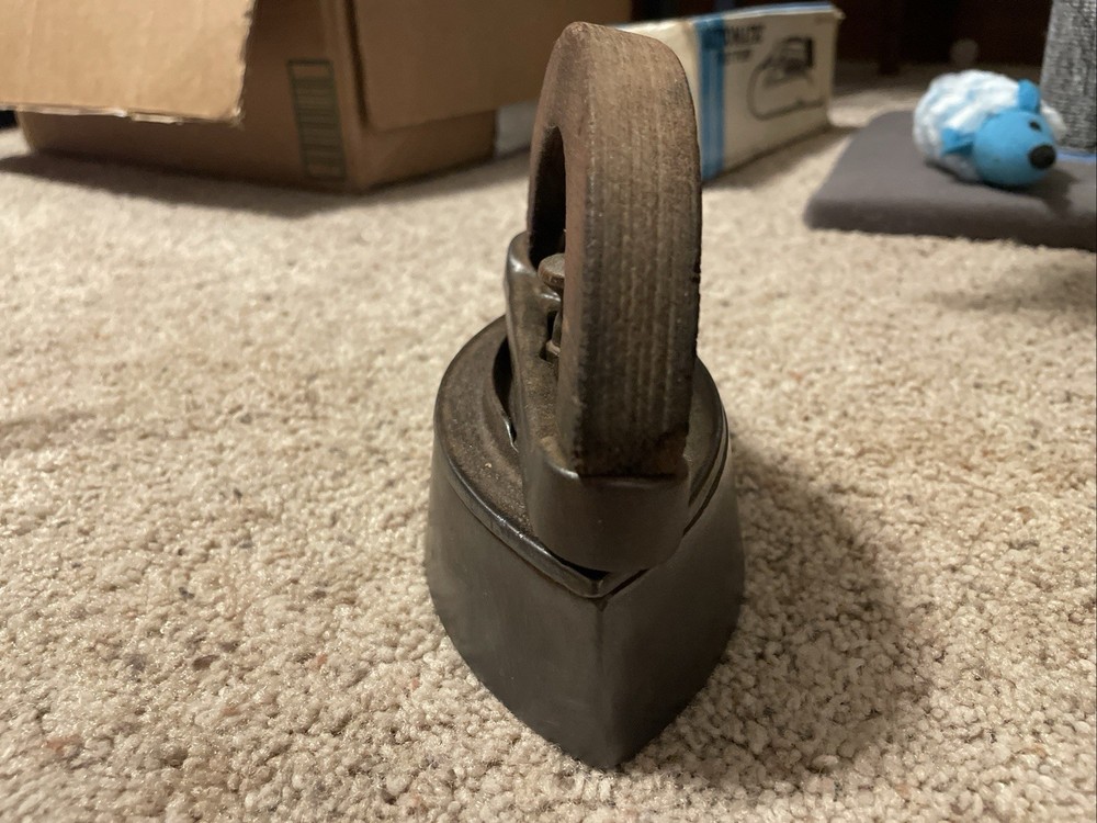 Cast Iron Unbranded SAD Iron 3 With Removable Handle Vintage
