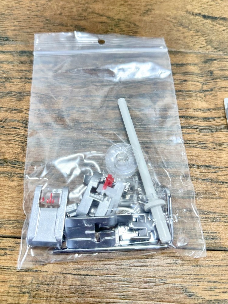 AS IS PLEASE READ PFAFF Creative Vision Sewing Machine Y166