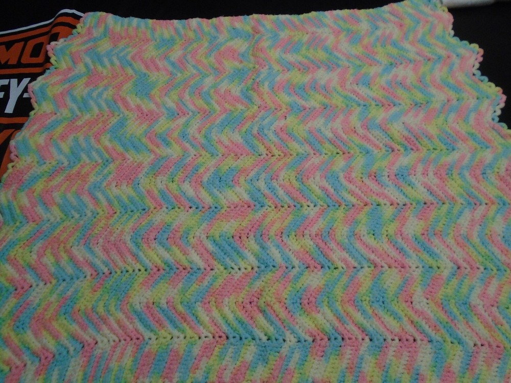 VINTAGE HANDMADE MULTICOLOR CROCHETED AFGHAN HERRINGBONE PATTERN 36" X 29"