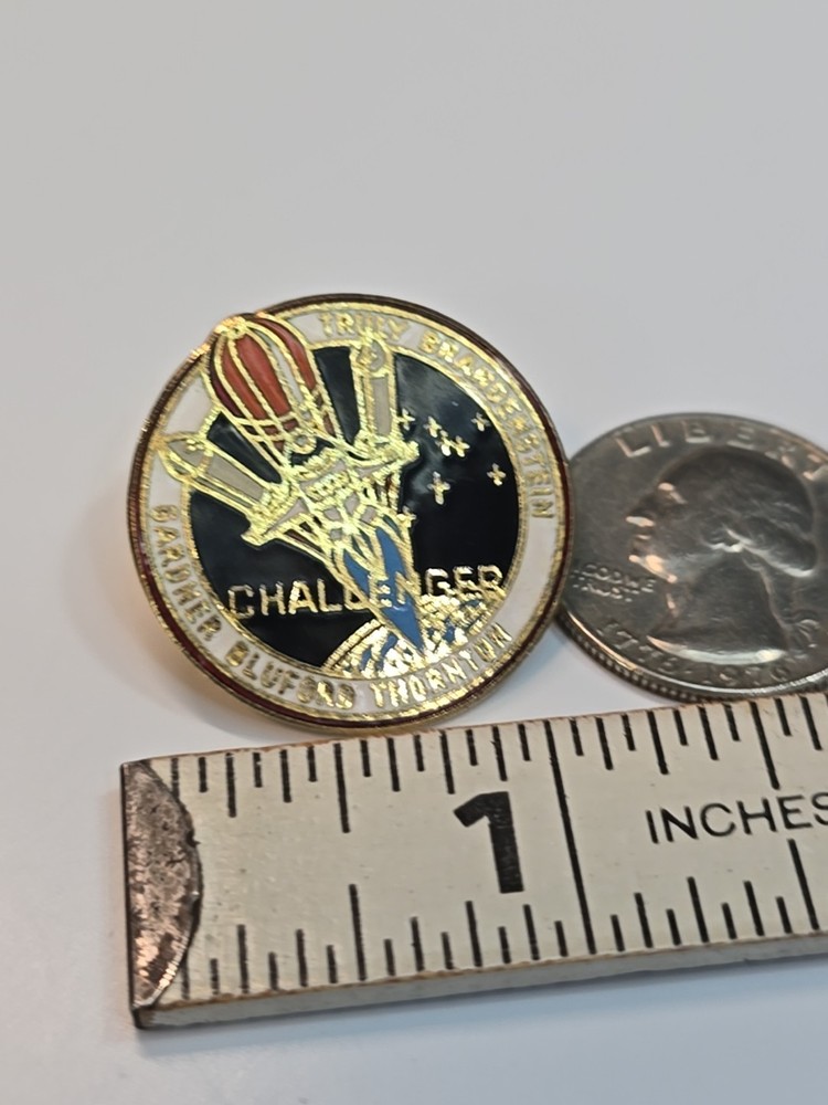 NASA Lapel Pin Challenger STS-8