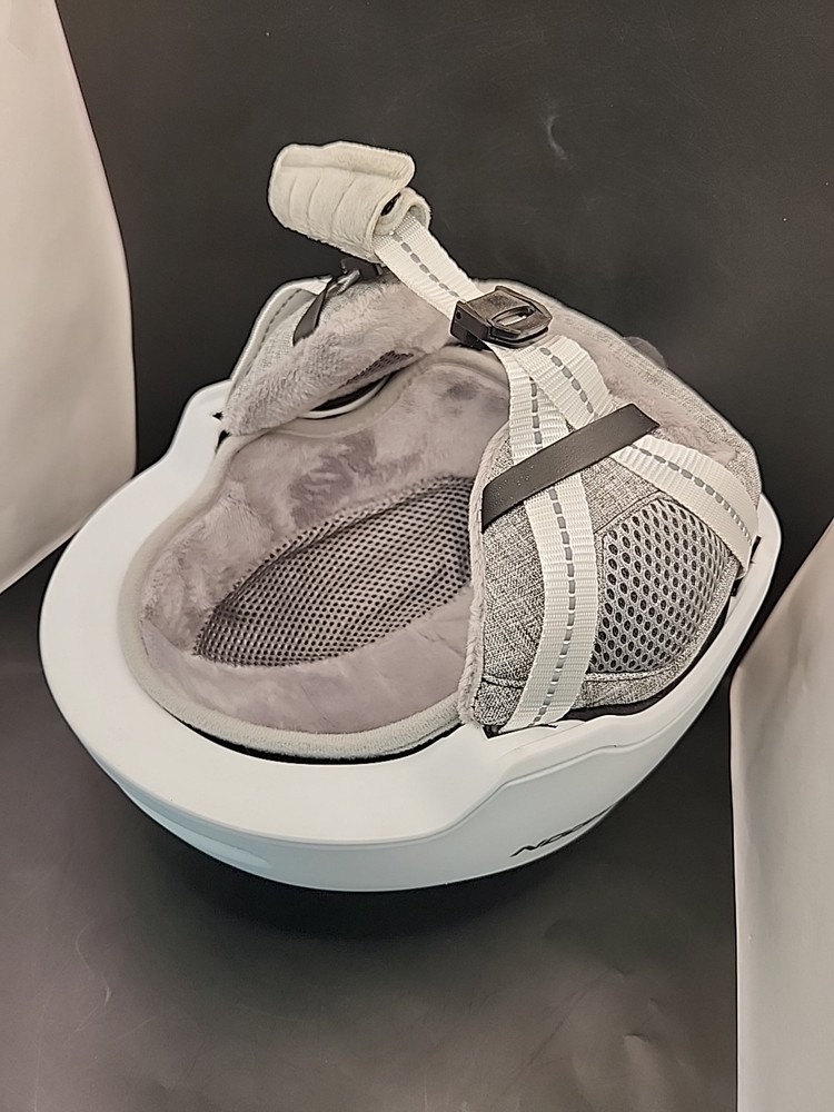 NEW Moon Ski Helmet White. Size: Medium
