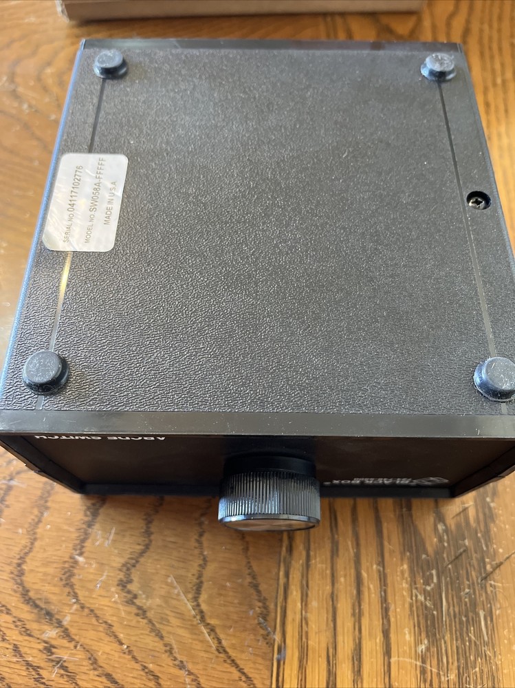 Black Box ABCDE Switch Audio Video Switchbox Desktop SW058A-FFFFF (NEW)