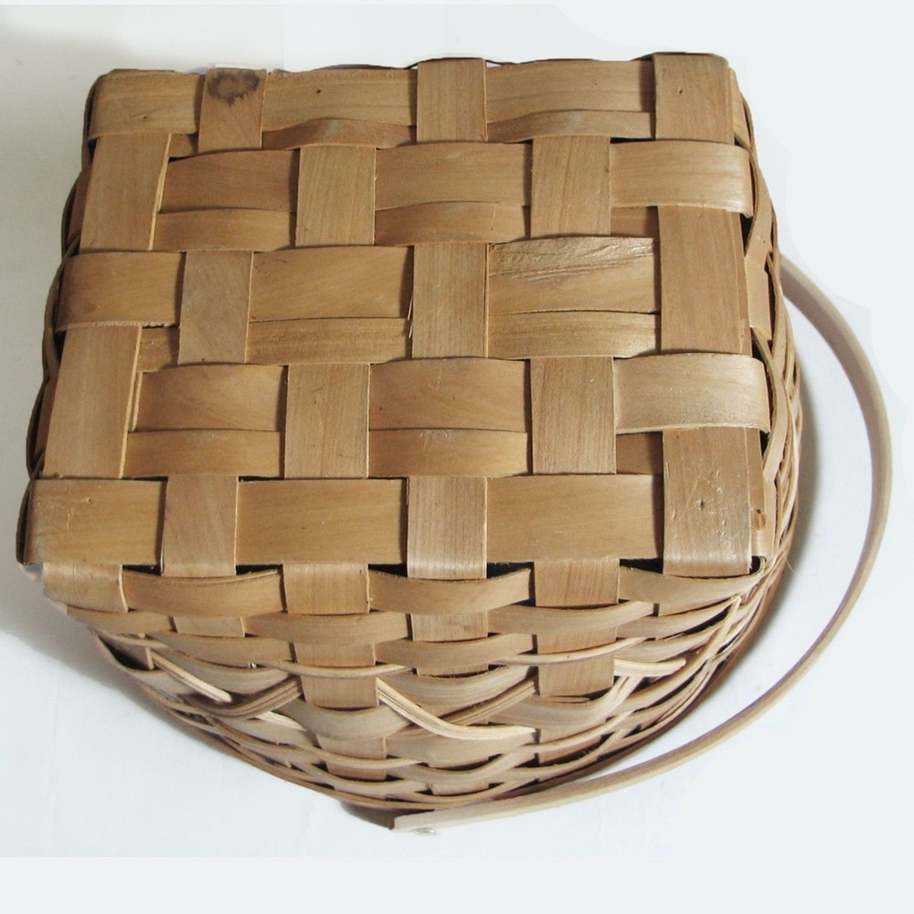 Basket with Moveable Handle, Nice Woven X Pattern, Clean & Fresh 10"x11" LIght