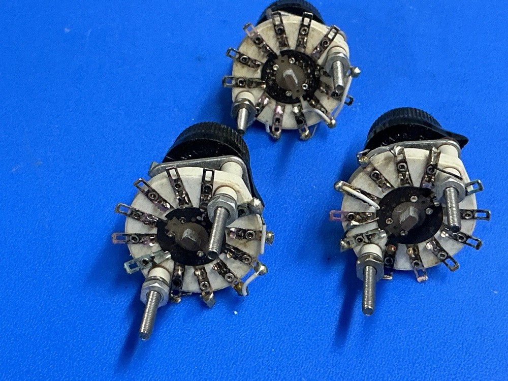 3 Vintage P-503 Ceramic rotary switch - USA - with Knobs