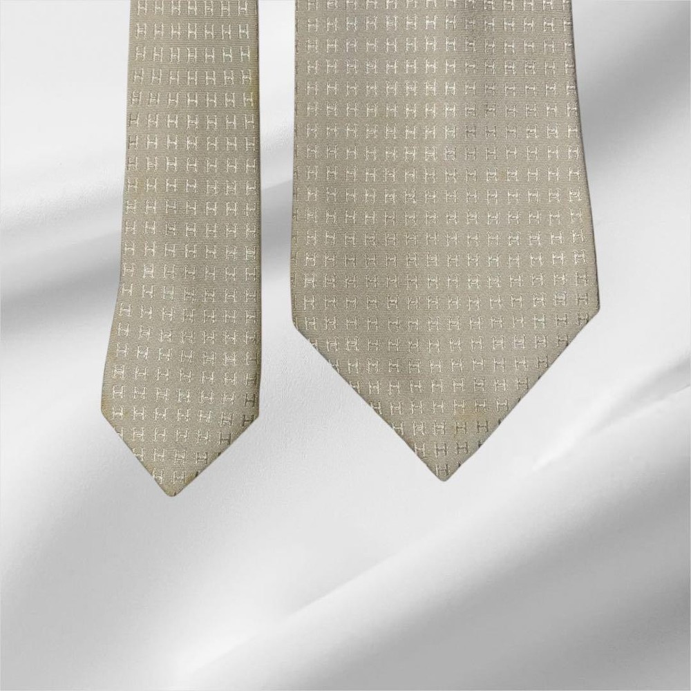 Excellent condition HERMES Tie H Pattern Fasone Solid Ivory White