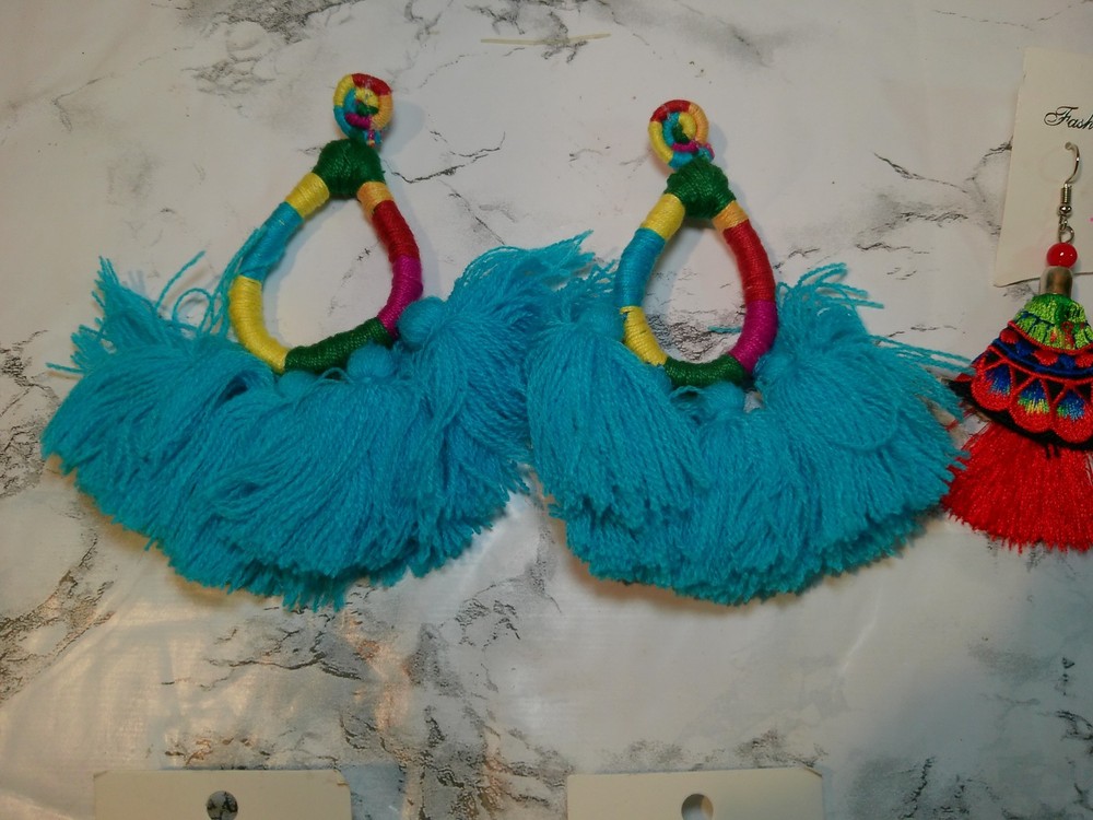 8 Pompon Artesanal Earrings (420)