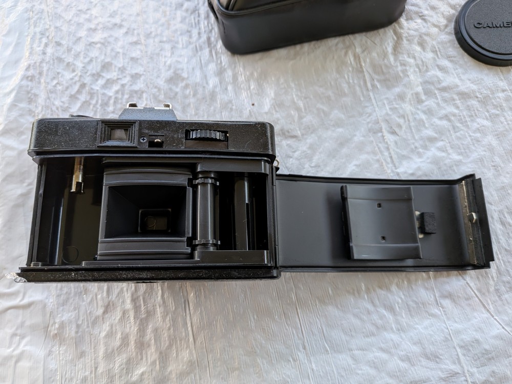 Kinetic 35mm Camera w/ 50 mm Lens, Case. Untested