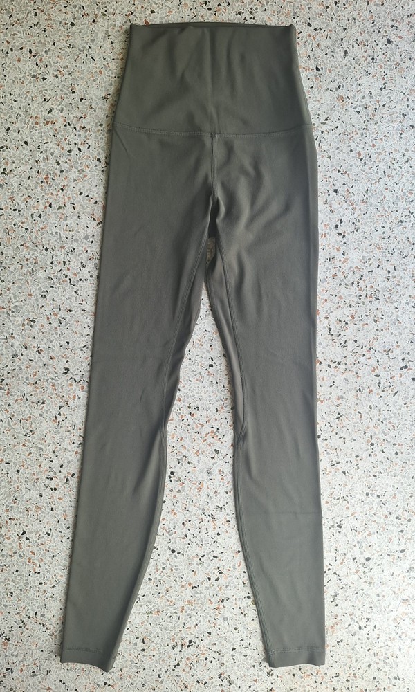 Lululemon Align Super High-Rise Pant 28" in Size 2