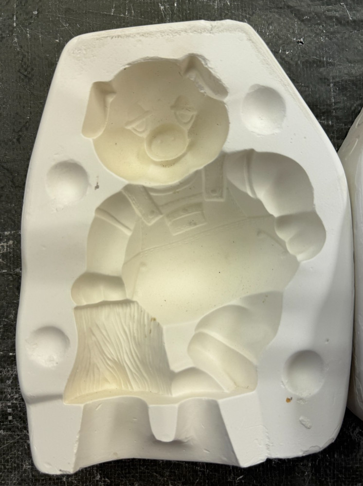 VINTAGE ICS CERAMIC MOLD #208 JOLLY JO PIG