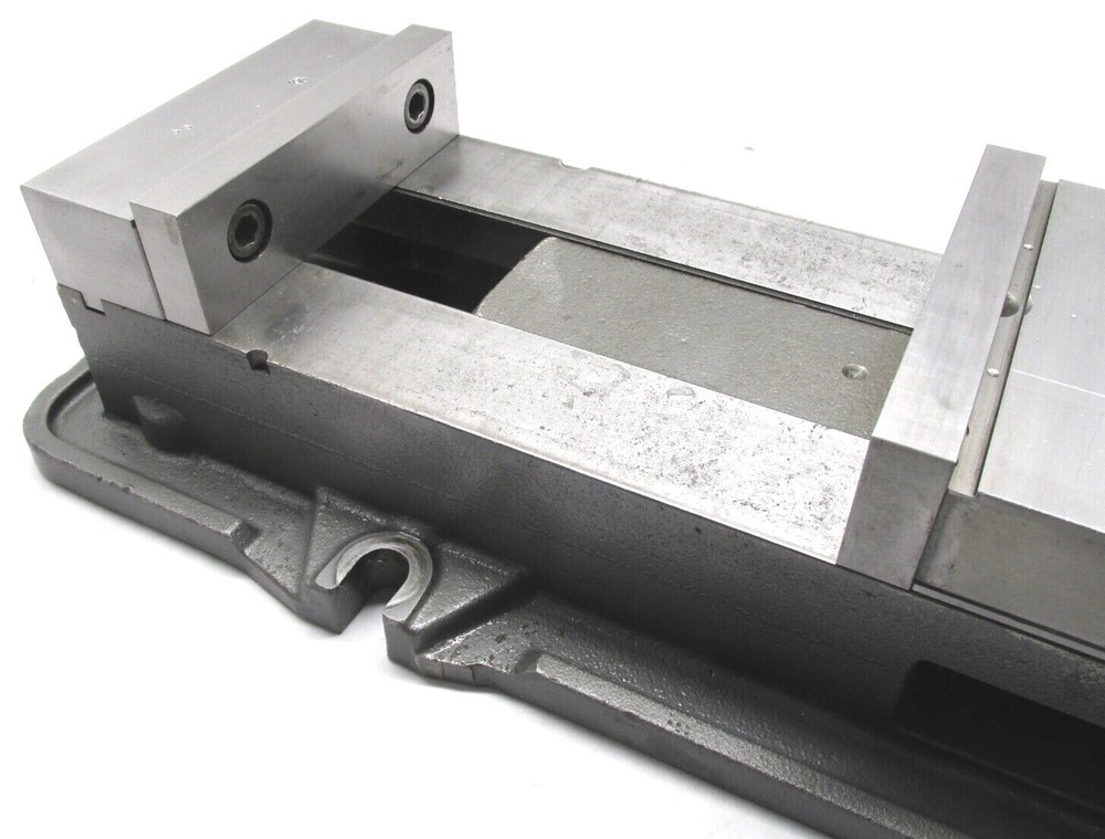 KURT ANGLOCK 6" MILLING MACHINE VISE w/ JAWS & HANDLE - #D675