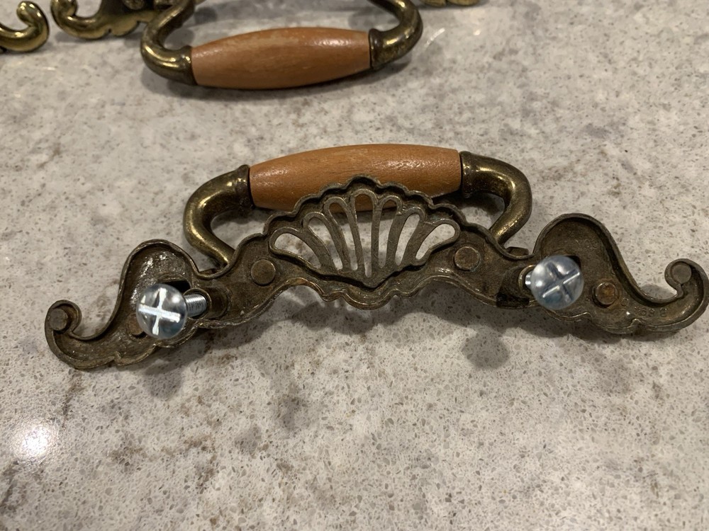6 Vtg Brass Oak FRENCH PROVINCIAL Hardware Drawer Pull 2 1/2"centers + 3 Knobs