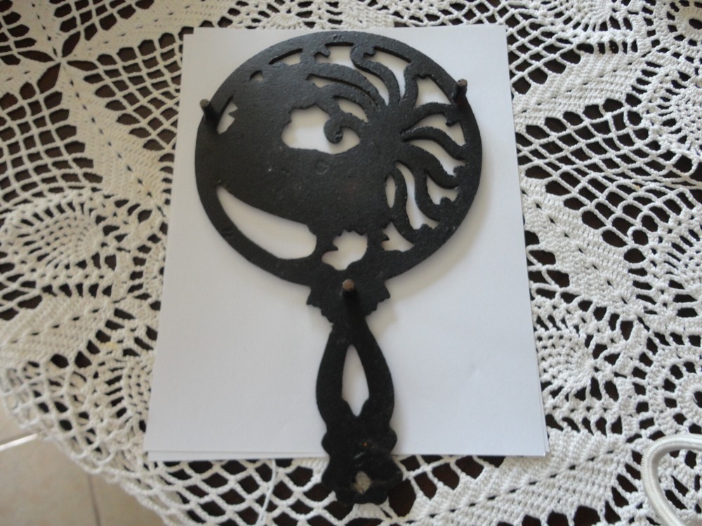 Cast iron painted rooster trivet