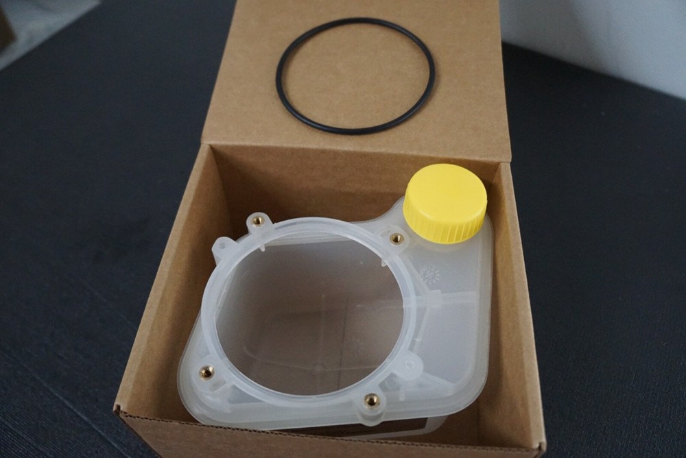 Plastic Reservoir 4 Screw Right Side Fill